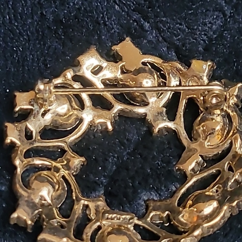 Monet Wreath Swirl Brooch Pin Gold-tone Rhinestones Vintage 1.75" - Picture 4 of 8